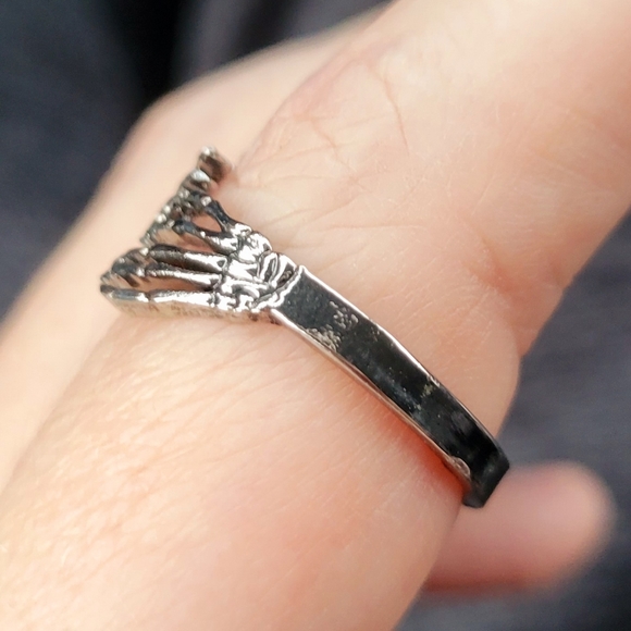 Skeleton Hands Spooky Halloween Silver Ring Size 10 - Picture 5 of 11